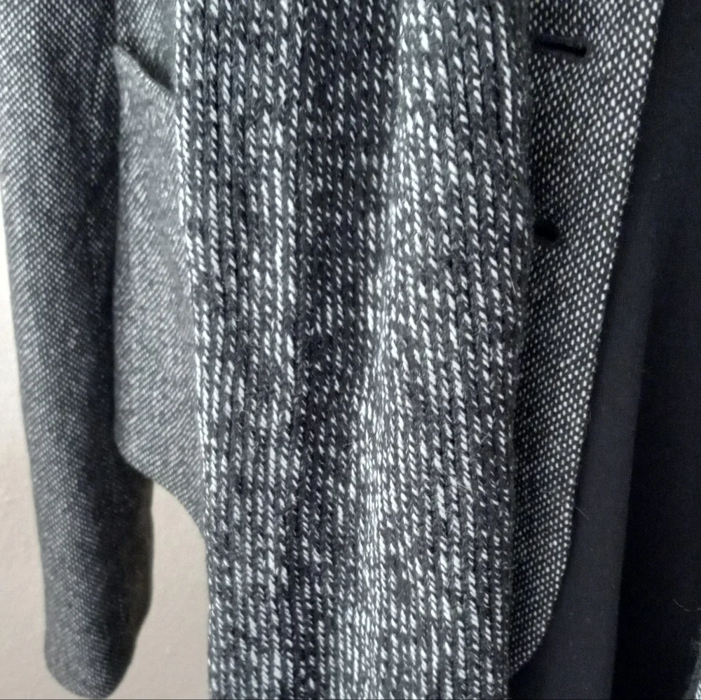 Calvin Klein Mens Gray Acrylic Scarf. 64